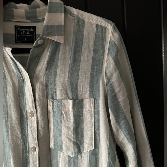 Abercrombie&Fitch - striped green &white button down - S - Picture 2 of 7